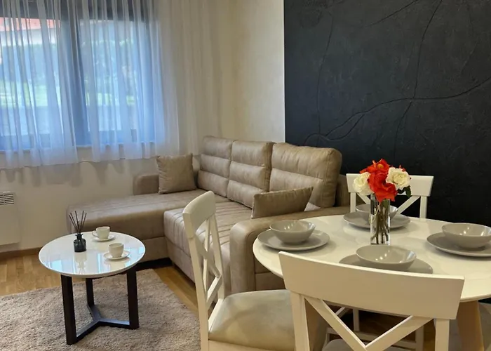 Shani * 兹拉蒂博尔