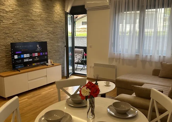 Shani * 兹拉蒂博尔